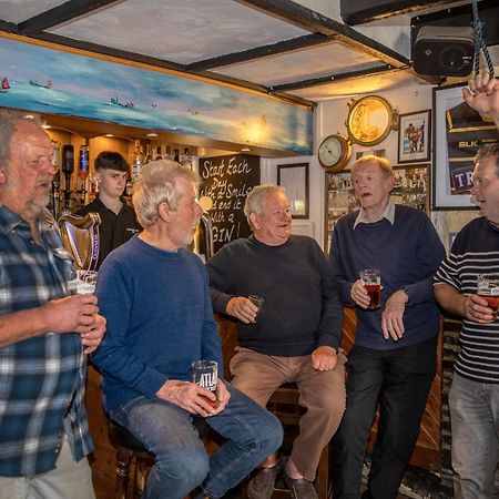 Cadgwith Cove Inn Екстериор снимка