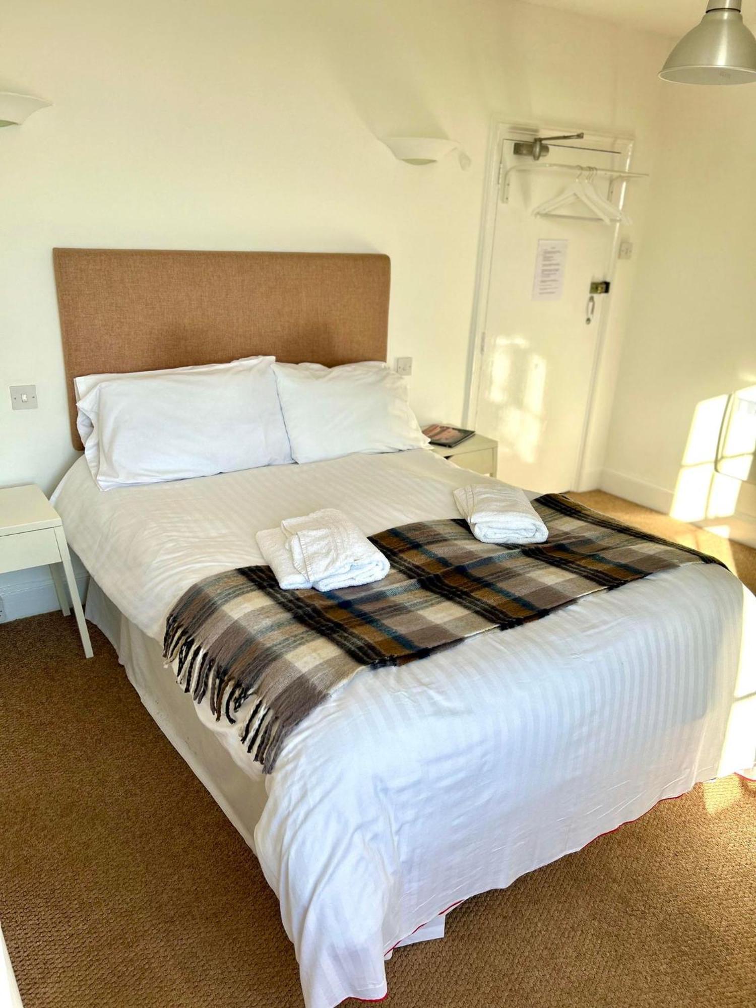 Cadgwith Cove Inn Екстериор снимка