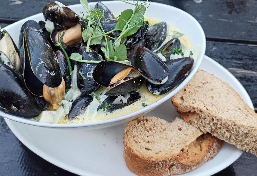Cadgwith Cove Inn Екстериор снимка