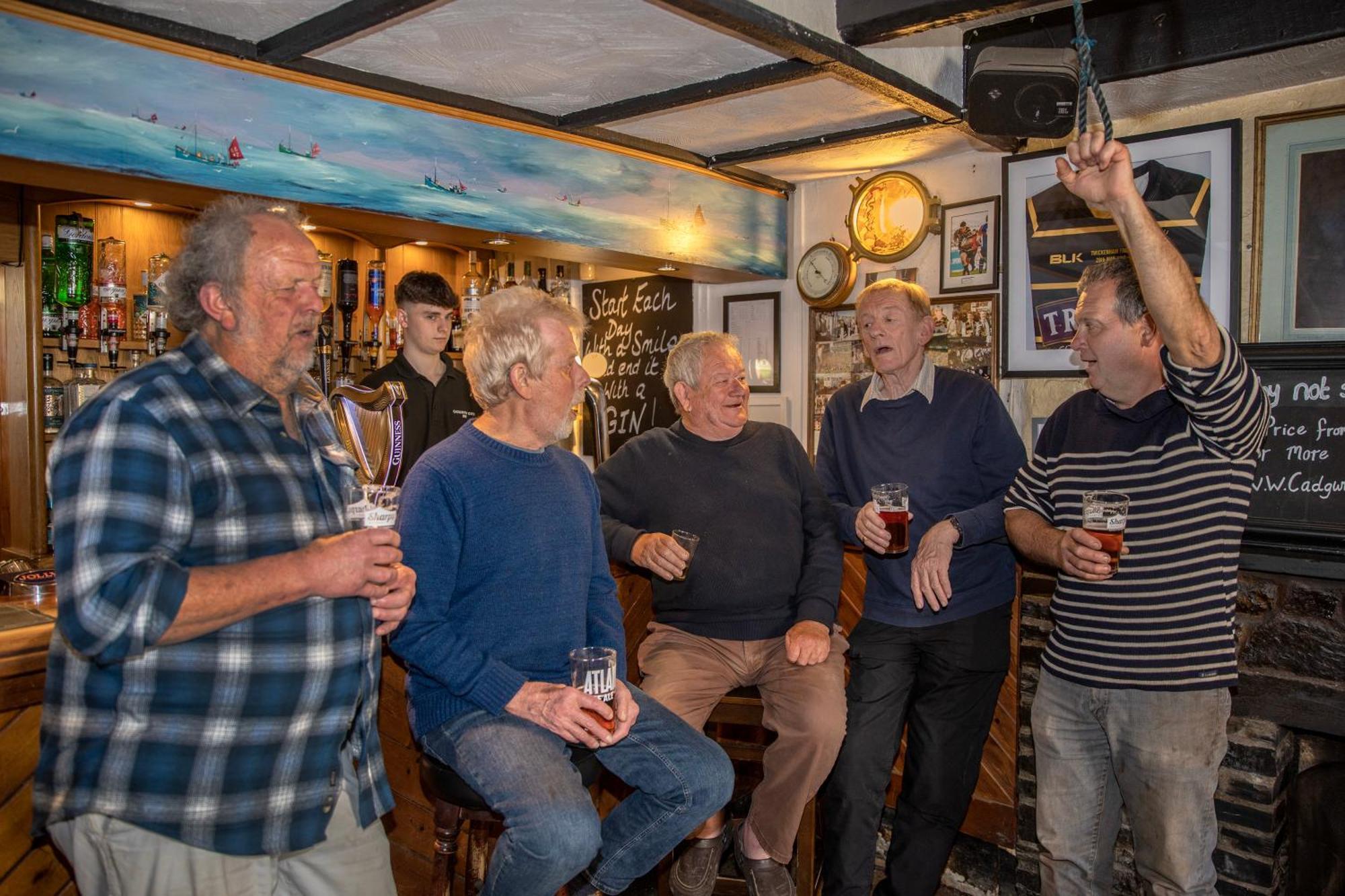 Cadgwith Cove Inn Екстериор снимка