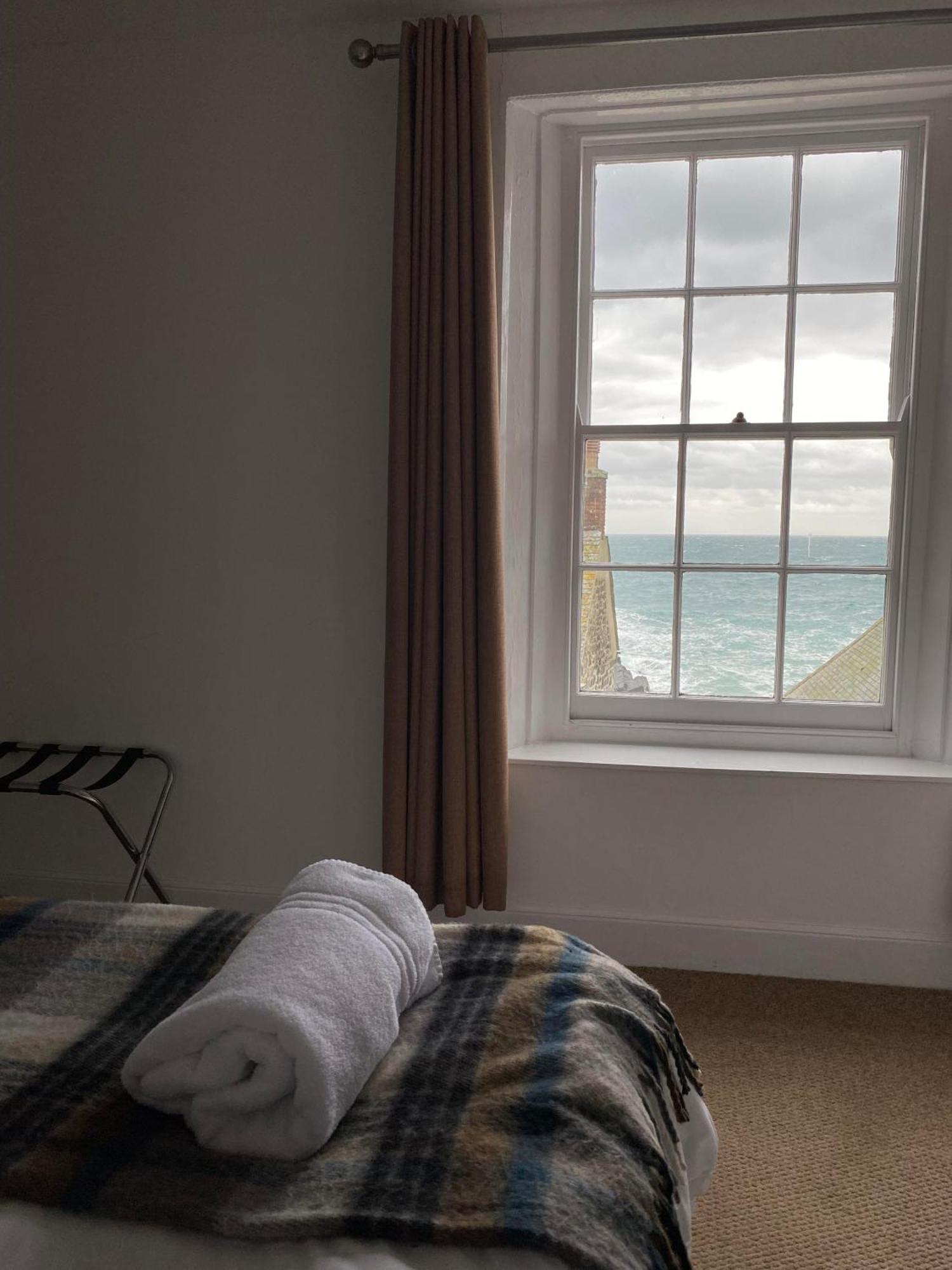 Cadgwith Cove Inn Стая снимка