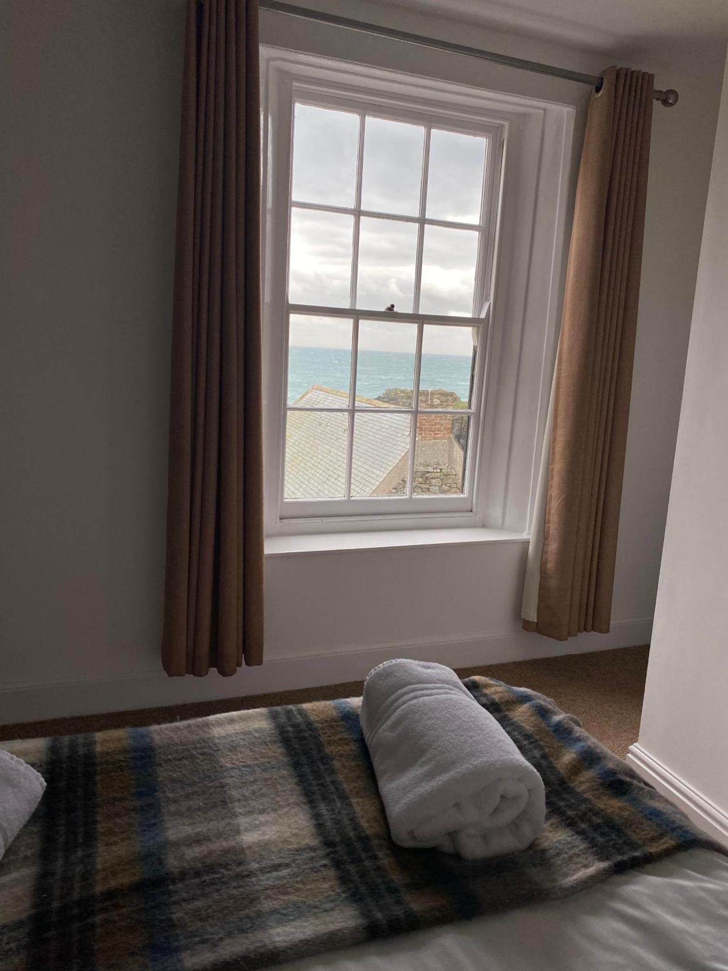 Cadgwith Cove Inn Стая снимка